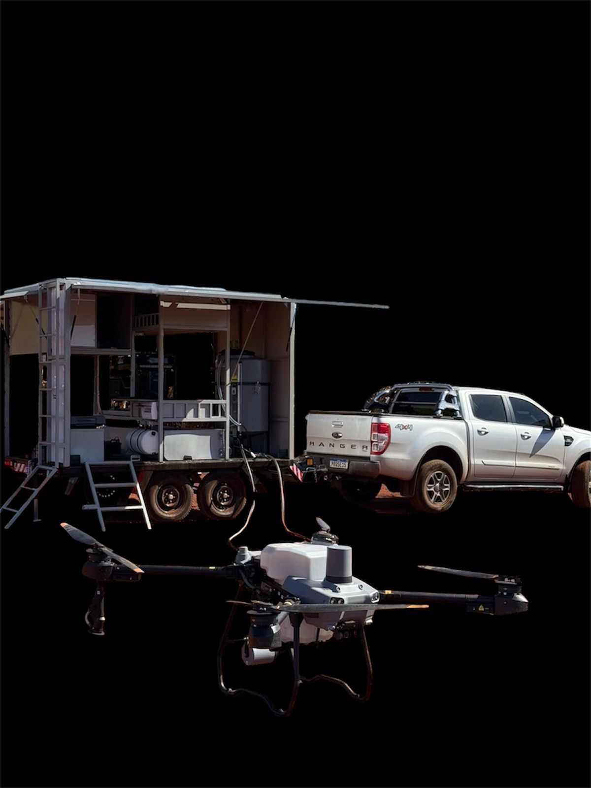 Pickup Ranger com reboque Plenus e drone agrícola
